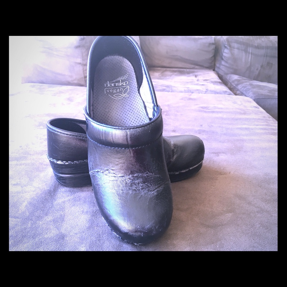 Lightly used Danskos! Used for clinicals 👩🏻‍⚕️